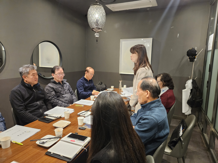 금년 3월1일자로 부임한 광교노인복지관의 김명진 관장이 인사말을 하고 있다. 