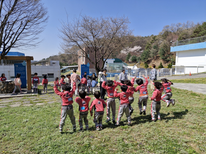 체험은 물의 소중함과 물을 아끼겠다는 생각이 자연스럽게 스며들었다. 