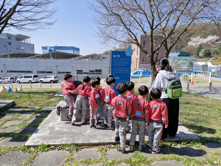 우물과 물시계를 살펴보며, 물과 관련된 옛 생활 방식과 지혜도 함께 배웠다. 