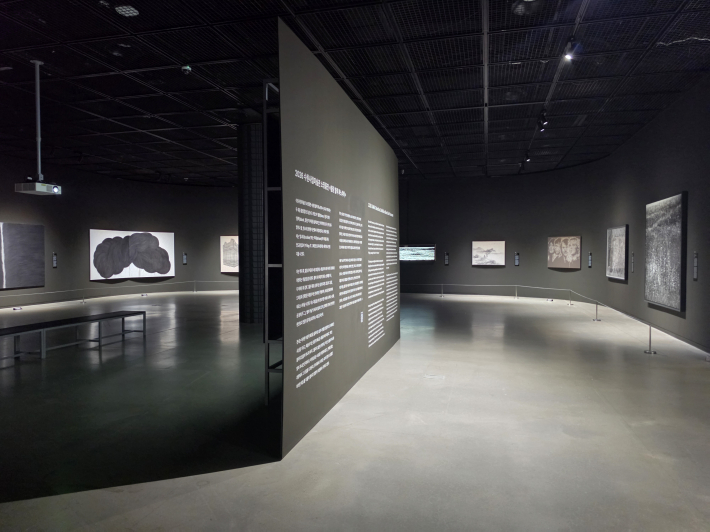 '블랑 블랙 파노라마' 1전시관 전경