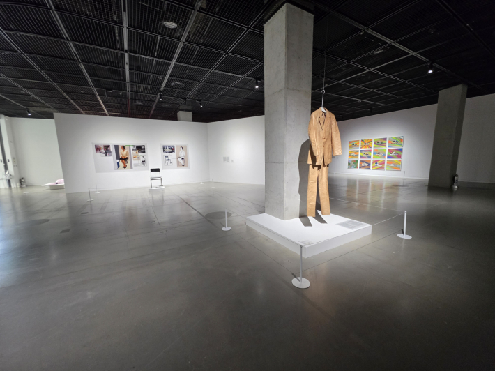 3전시실 출구에서 바라본 전경