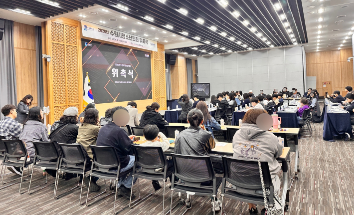 청소년의원과 활동자문단, 가족들이 위촉식에 참여했다.