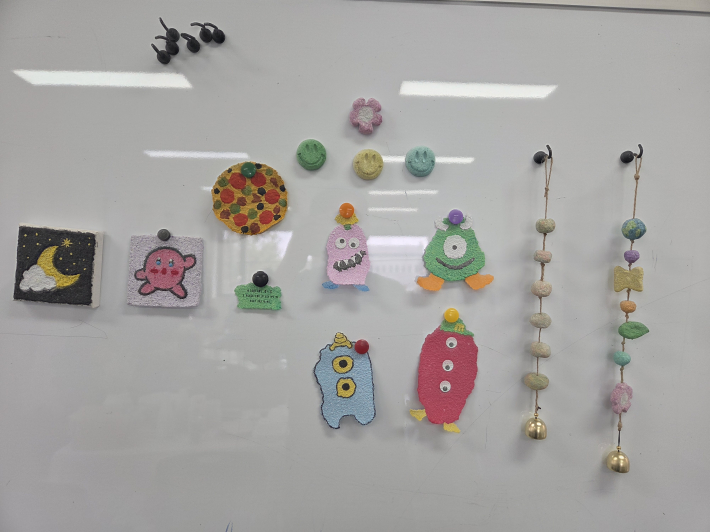 수강생들이 프로그램을 통해 완성한 도어벨 작품 모습