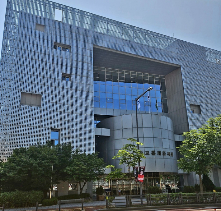 광교홍재도서관 외관