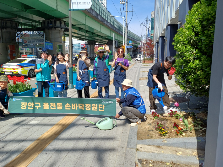 새로 조성한 길거리 손바닥 정원 전경