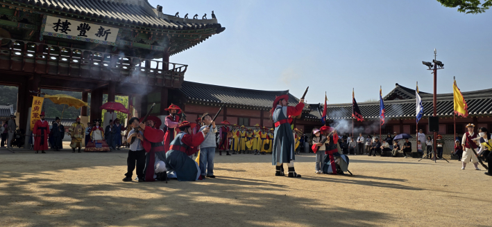 관람객이 직접 참여한 '조총시범'