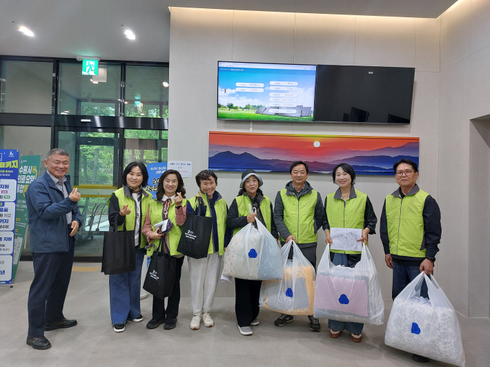 영통3동, 지역사회보장협의체 관내 독거노인 이불빨래 지원 