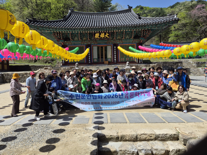 구룡사에서 문인협회 회원 단체사진