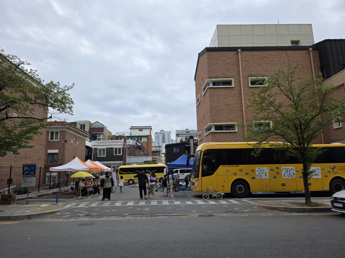 지역주민과 함께하는 장애인식 개선, 다양한 체험형 부스가 운영되고 있는 모습