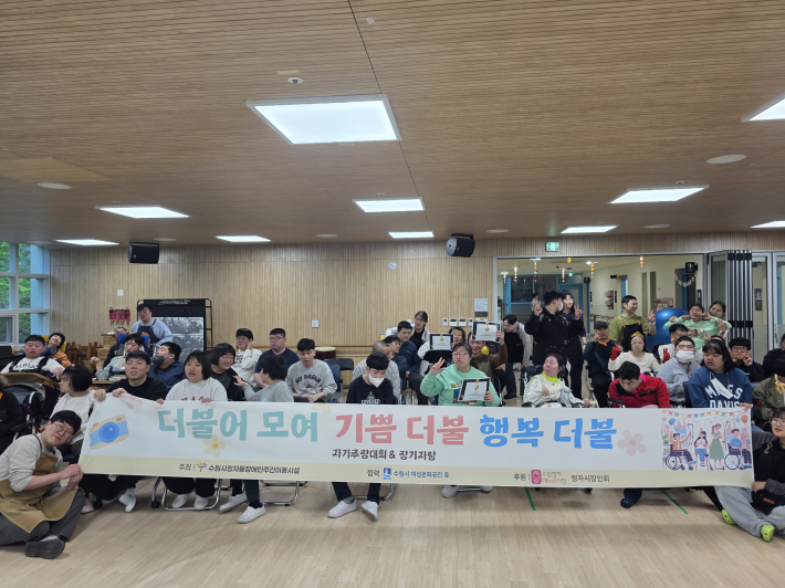 자기주장대회와 장기자랑 행사 마무리 후 촬영한 단체 사진