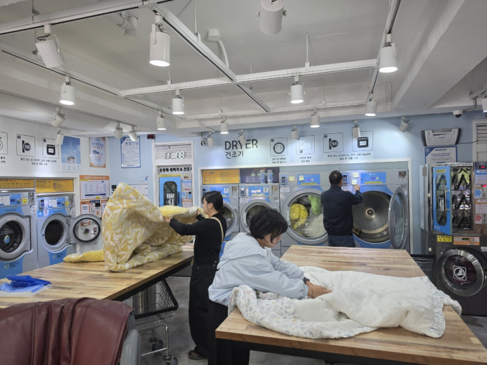 호매실동 지역사회보장협의체, 찾아가는 이불 빨래 서비스 추진  