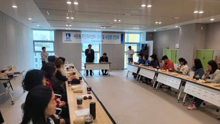 서둔동 주민자치회장이 감사의 말을 전하고 있다