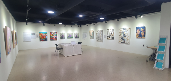 망포갤러리에 마련된 '수원의 향(香)' 전시 전경