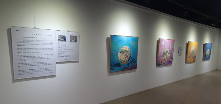 김순옥 작가의 달항아리 연작