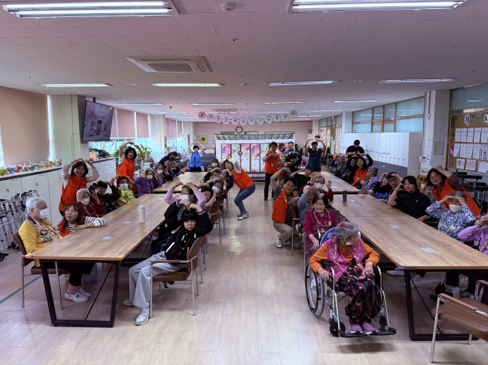 수원시 권선구 금곡동에 위치한 효사랑 호매실주간보호센터를 방문