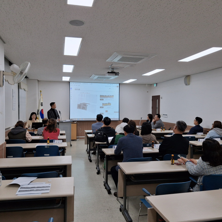 정자3동 주민자치회가 4월 정기회의를 개최하고 있다.