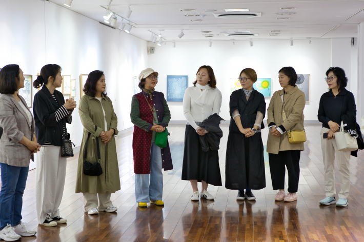 사람과 사람들의 즐거운 행복 모습