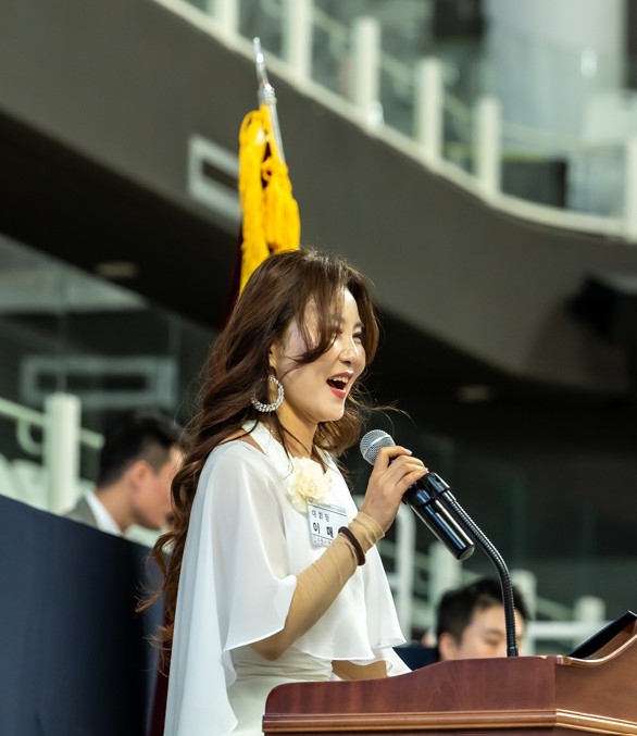 전년도 행사에서 인사말을 전하는 이매선 수원시댄스스포츠연맹 회장