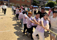 젖 먹던 힘까지 영차영차 줄다리기 장면  