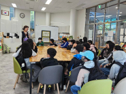 지난 4일, 호매실동 새마을문고는 관내 호매실초등학교 학생들을 대상으로 견학을 진행했다.