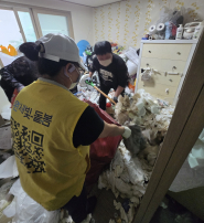 저소득 취약계층 가구를 위해 조원1동 주거환경 개선사업을 실시하고 있는 중이다.