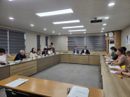 세류1동 주민자치회가 5월 정기회의를 진행하고있다.