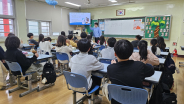 양성평등 교육을 받는 학생들의 모습