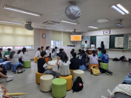 학교 슬로건을 공모하여 전시