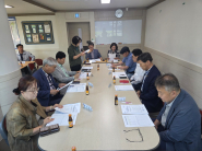단체장협의회 회의를 진행하고 있다. 