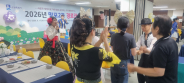 식사 후 펼쳐지는 공연3의 흥겨운 모습들