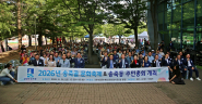   사진)6월 26일 열린 송죽동 주민총회에 참석한 주민들이 함께하고 있다.    