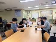 참석자들이 ‘행궁동 차 없는 거리’ 운영방안을 논의하고 있다.