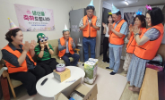 권선2동지역사회보장협의체, 관내 저소득 홀몸노인 어르신댁에 방문해 생신축하 행사 진행