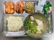 무더위 녹인 따뜻한 한 그릇…행복한 밥상