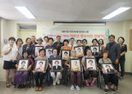 매탄3동 , ‘찾아가는 어르신 장수사진 전달식’ 진행