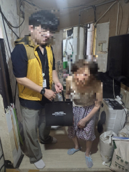 사례대상자 가정에 방문하여 안부를 살피고, 후원물품을 전달하였다.