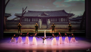 배경화면에 당시 수원경찰서가 보인다.