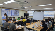 8월 행궁동 지역사회보장협의체 월례회의를 진행하고 있다.