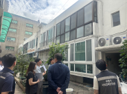 수원시·한국전력공사·한국전기안전공사가 노후 소규모 공동주택 전기시설을 점검하고 있다.     