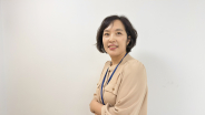 수원시 신중년센터 사회공헌팀 부서희 팀장이 경력이음사업에 대해 설명하고 있다