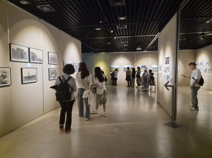 수원화성 축성 230주년 기념 사진전, 관람객들 모습