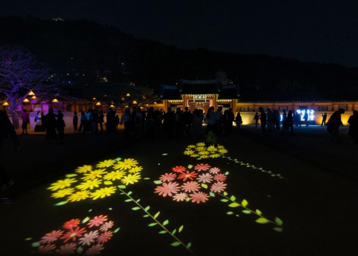 봉수당 레이저 아트 장면(화성행궁 마당)
