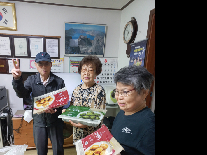 백청우 칼국수 산수 경로당에 만두 후원함.