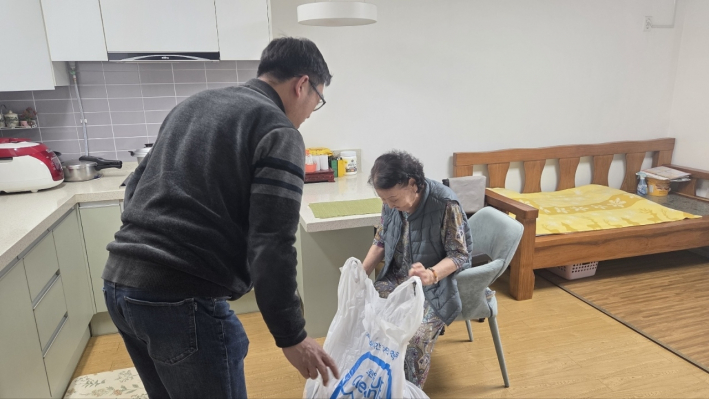권선2동지역사회보장협의체, 취약계층을 위한 이불빨래서비스 제공