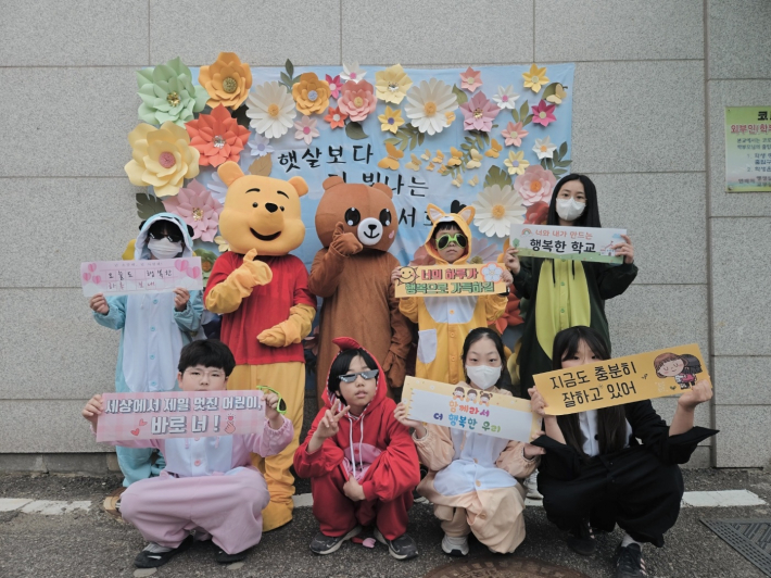 따뜻한 응원의 마음을 전하는 통통봉사단 학생들