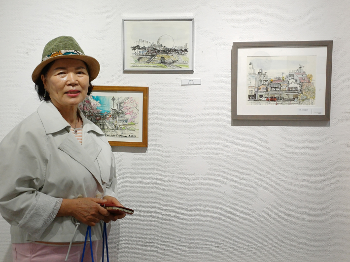 문춘희 작가 창룡문 풍경화(가운데 그림)