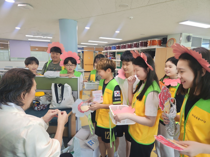 감사도, 웃음도 활짝! 꽃피는 학교