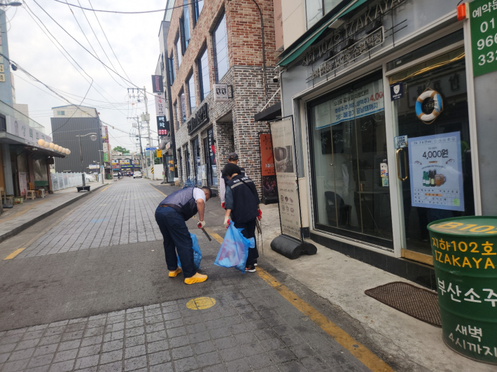 매산동 통장협의회, 주민자치회, 체육진흥회 등 단체원들이 참여하였다. 