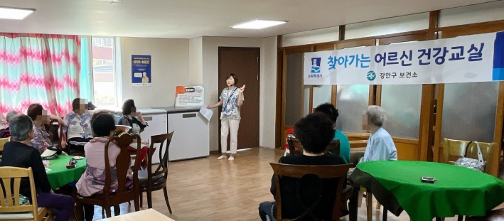 - 한의사·치과의사·간호사·물리치료사 등 4대 분야 전문인력 경로당 총출동  - 노인성 질환 예방부터 불소도포, 낙상 방지 운동까지 맞춤형 통합 건강 서비스 제공