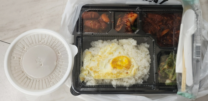경기남부경찰청 연합봉사단 가든버런티어가 관내 어르신들을 위해 도시락을 기부했다.